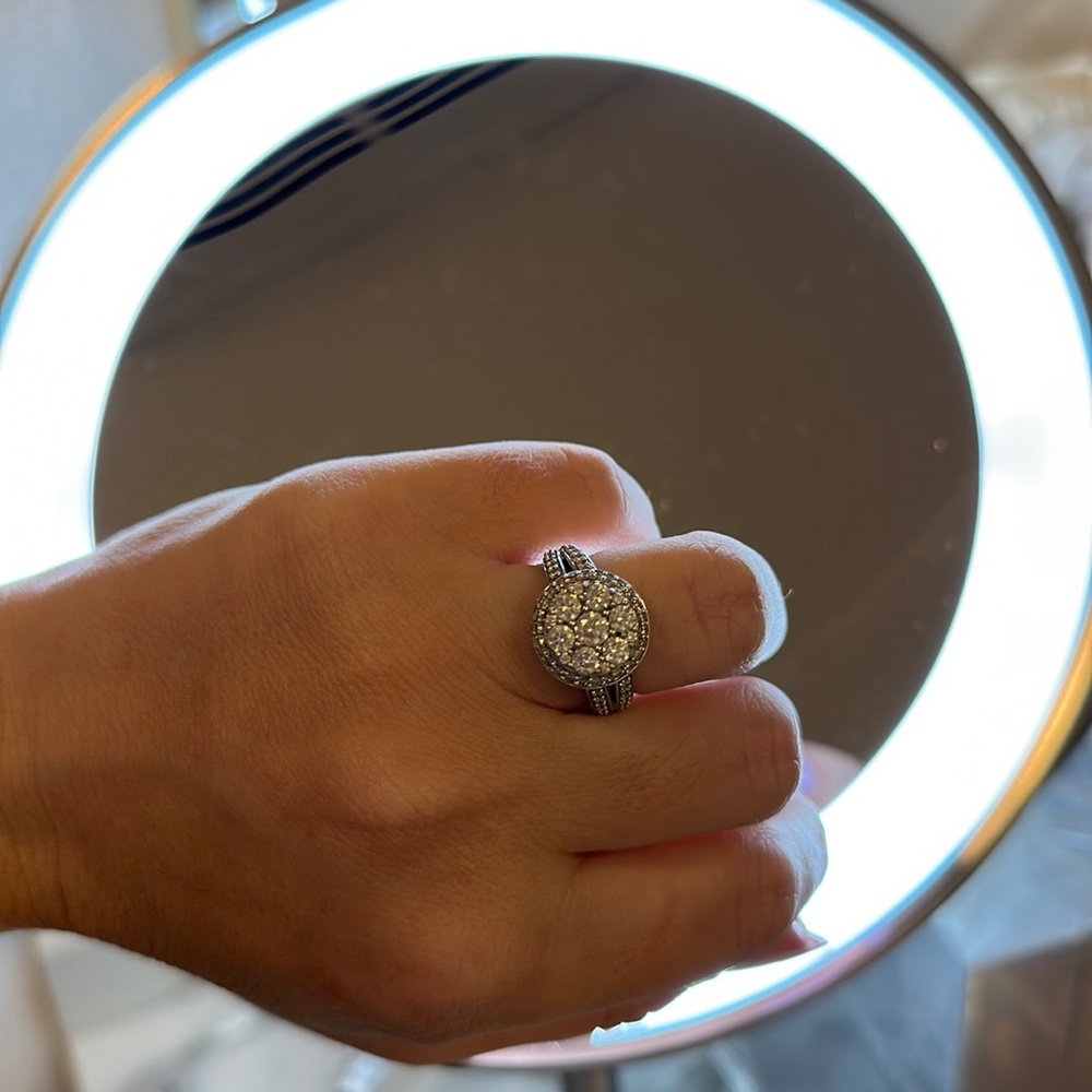 14k white gold and diamond cluster ring